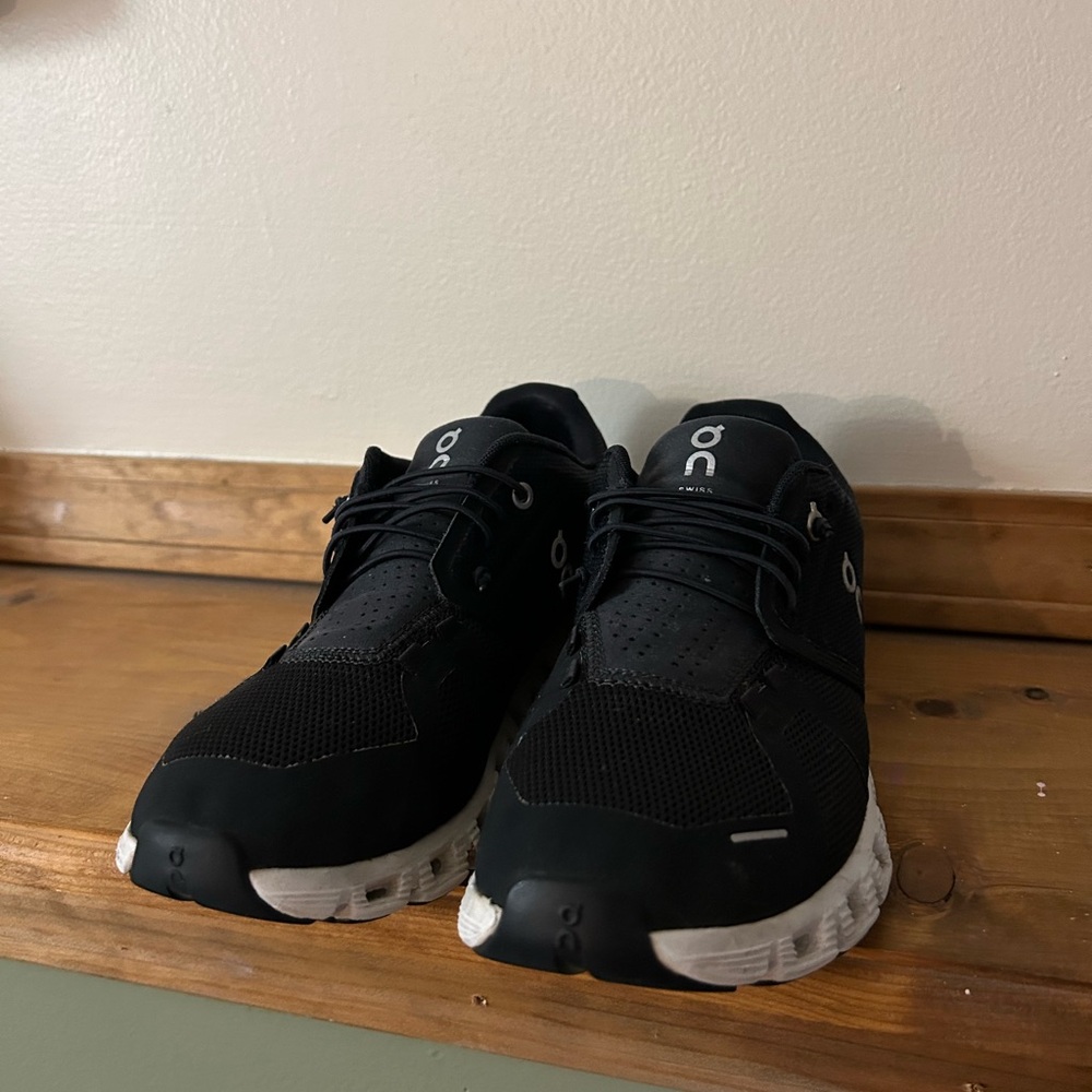 On running cloud shoes size 9W